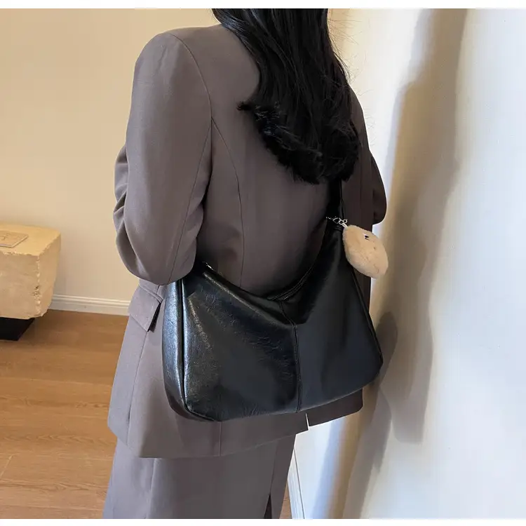 Women Large Capacity Brown Leather Shoulder Bag 2023 — feature 25