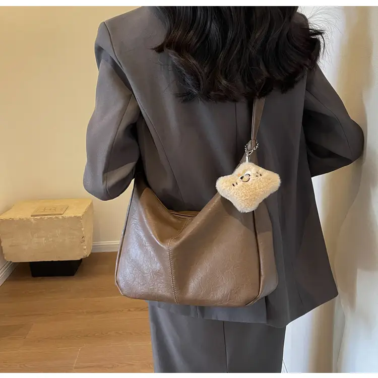 Women Large Capacity Brown Leather Shoulder Bag 2023 — feature 28