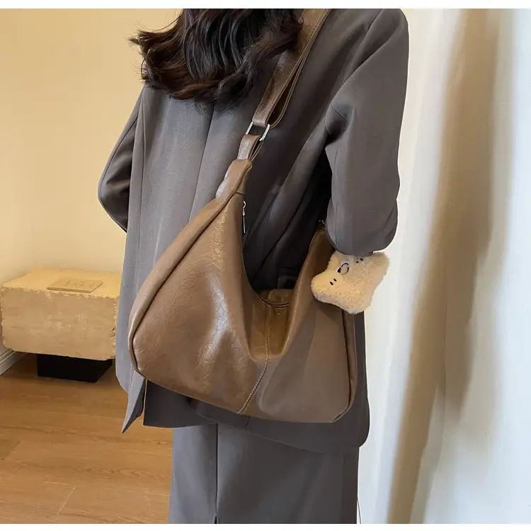 Women Large Capacity Brown Leather Shoulder Bag 2023 — feature 29