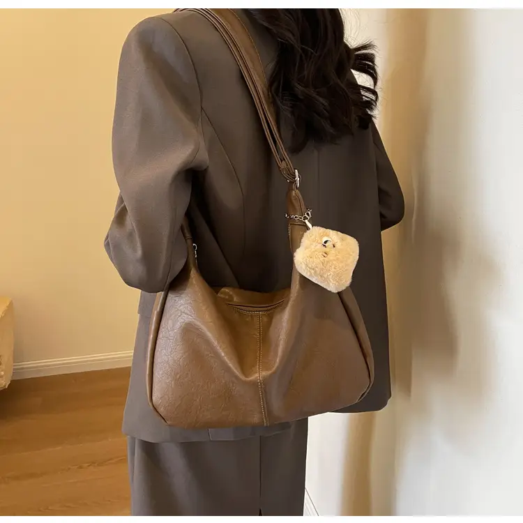 Women Large Capacity Brown Leather Shoulder Bag 2023 — feature 30
