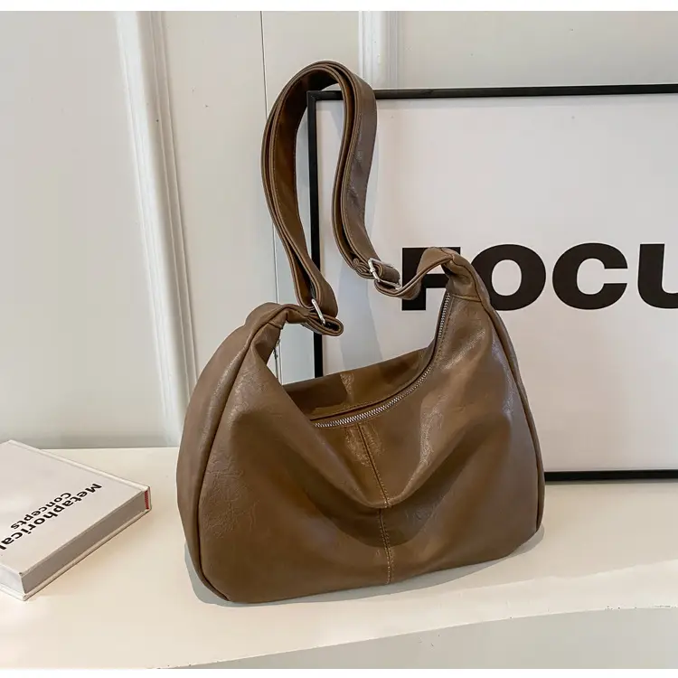 Women Large Capacity Brown Leather Shoulder Bag 2023 — feature 34