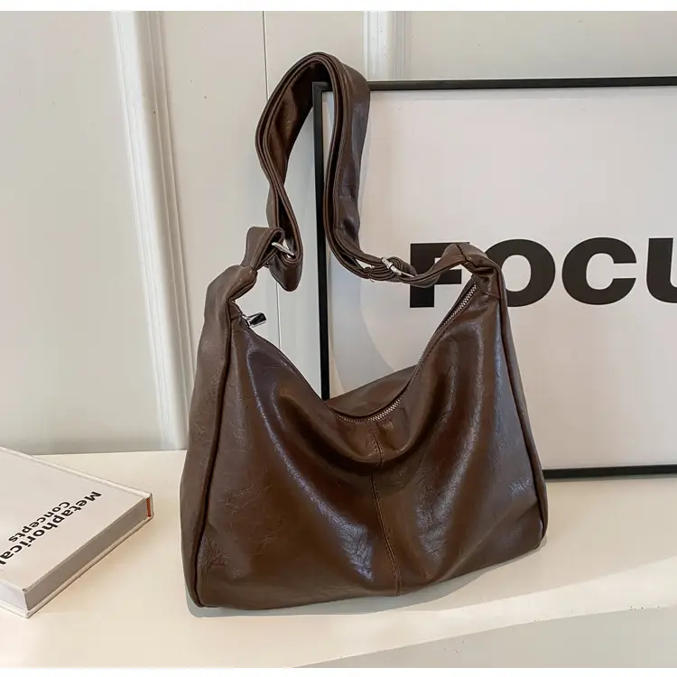 Women Large Capacity Brown Leather Shoulder Bag 2023 — feature 35