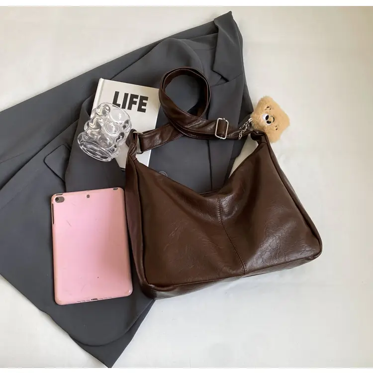 Women Large Capacity Brown Leather Shoulder Bag 2023 — feature 42
