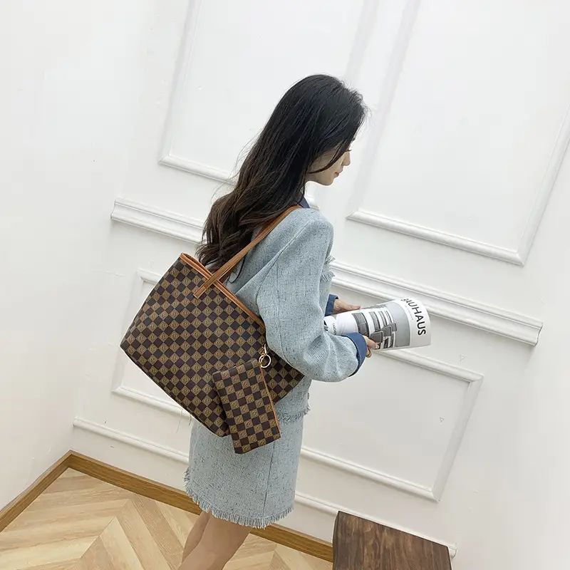 2-piece Chessboard Plaid Tote Bag with Wallet & Pendant - Image 5