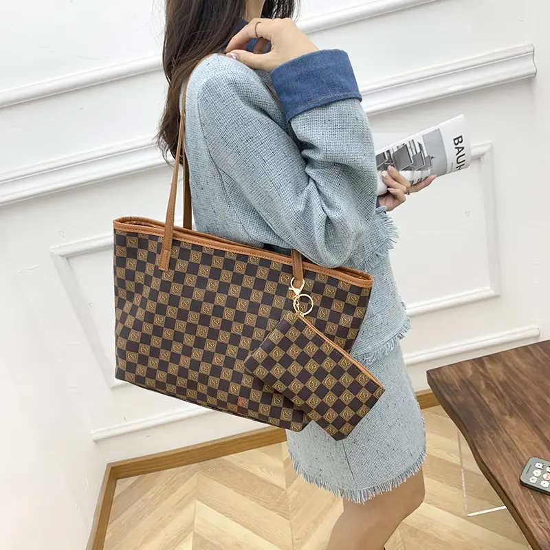 2-piece Chessboard Plaid Tote Bag with Wallet & Pendant - Image 6