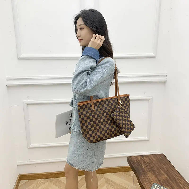 2-piece Chessboard Plaid Tote Bag with Wallet & Pendant - Image 7