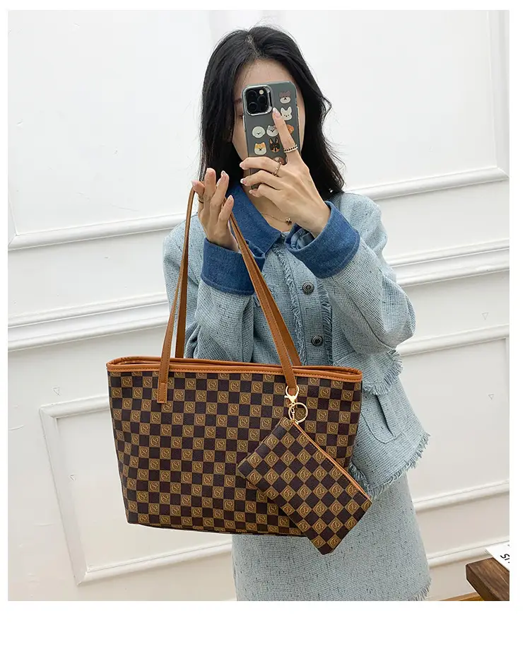 2-piece Chessboard Plaid Tote Bag with Wallet & Pendant — feature 7