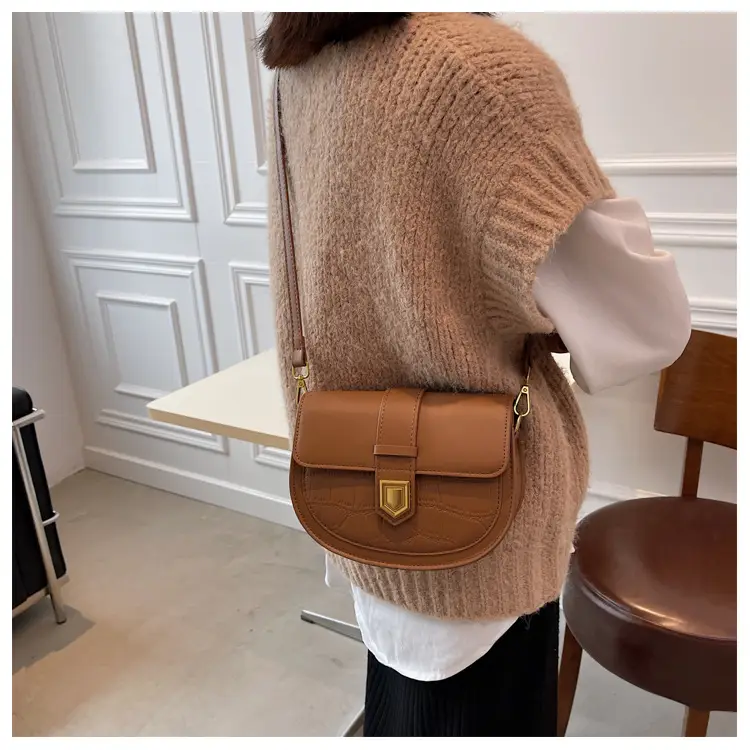 Retro French Saddle Bag Women Spring 2023 — feature 21