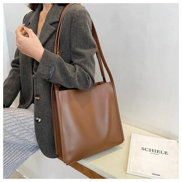 Women's White Retro Shoulder Bag 2023 Summer — feature 15