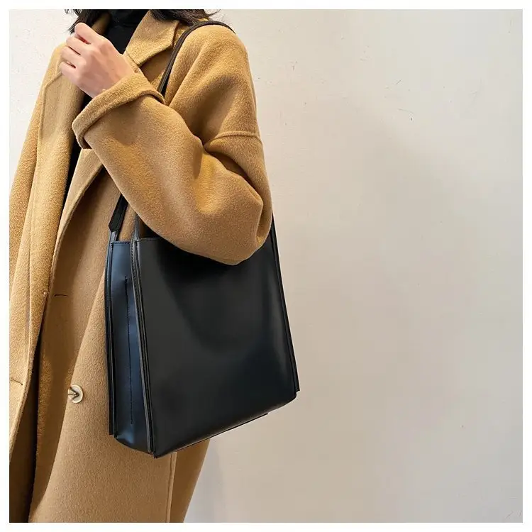 Women's White Retro Shoulder Bag 2023 Summer — feature 18