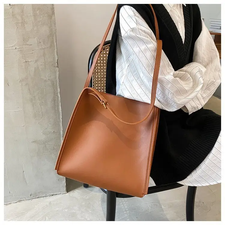 Women's White Retro Shoulder Bag 2023 Summer — feature 19