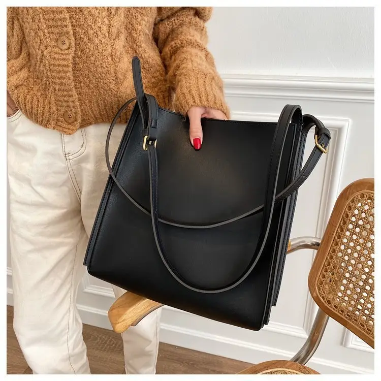 Women's White Retro Shoulder Bag 2023 Summer — feature 23