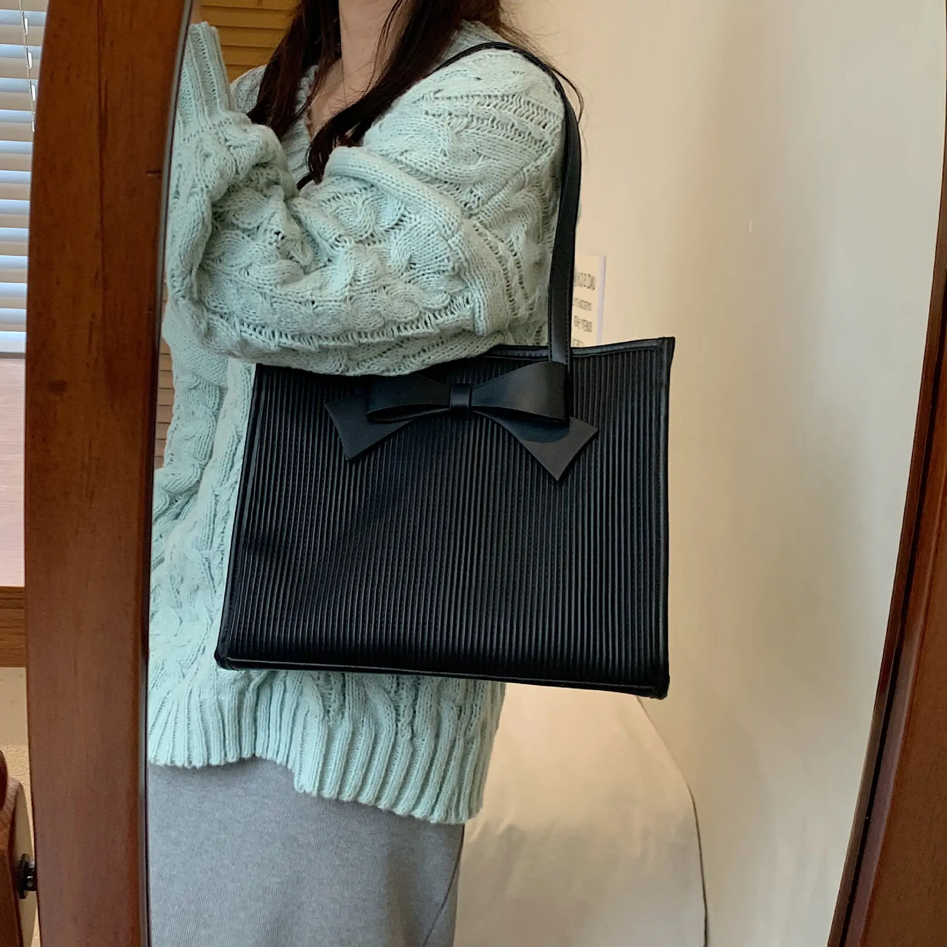 Women Large Capacity Shoulder Bag Commuter Style Satchel Tote - Image 3