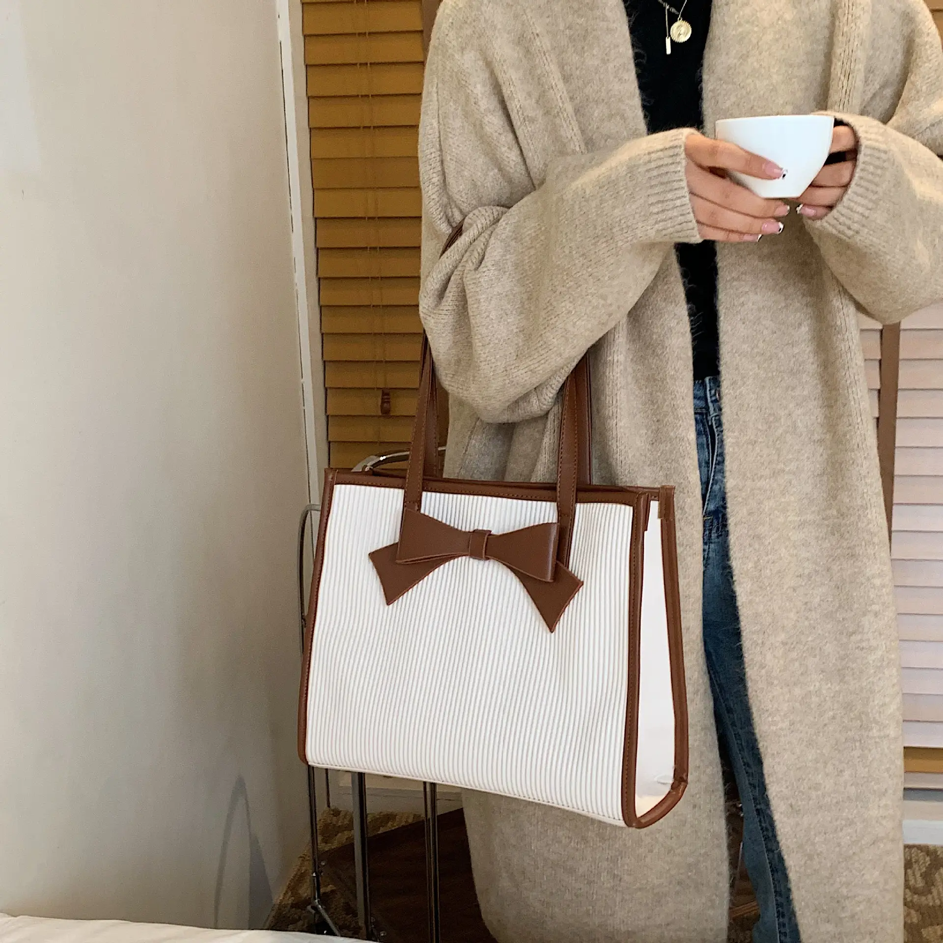 Women Large Capacity Shoulder Bag Commuter Style Satchel Tote - Image 4