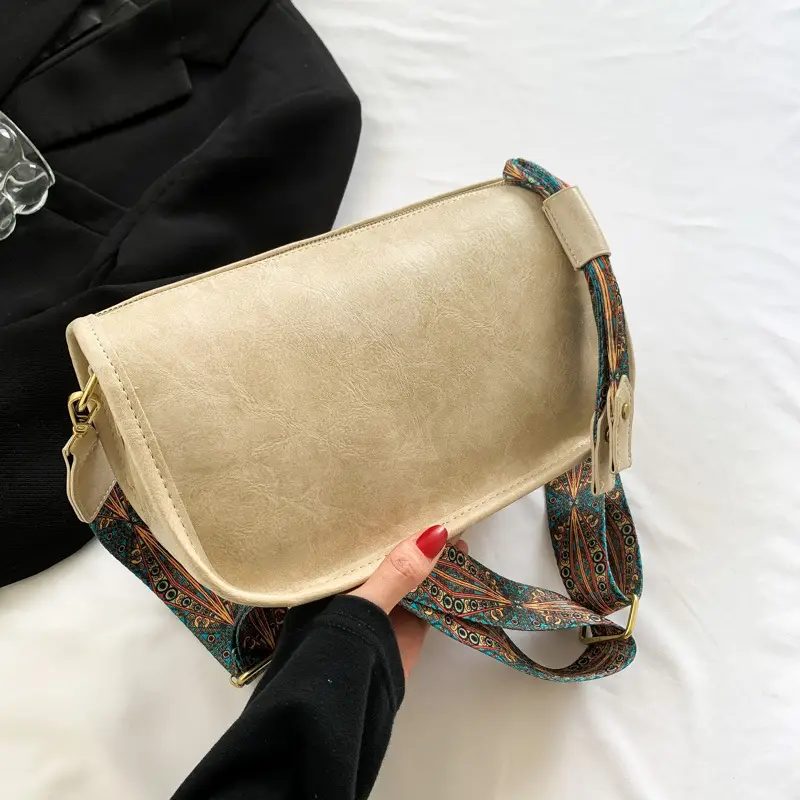 Brown Leather Crossbody Bag with Patterned Strap — feature 10