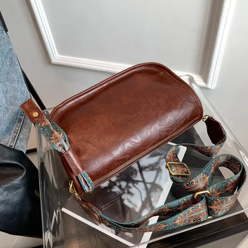 Brown Leather Crossbody Bag with Patterned Strap — feature 15