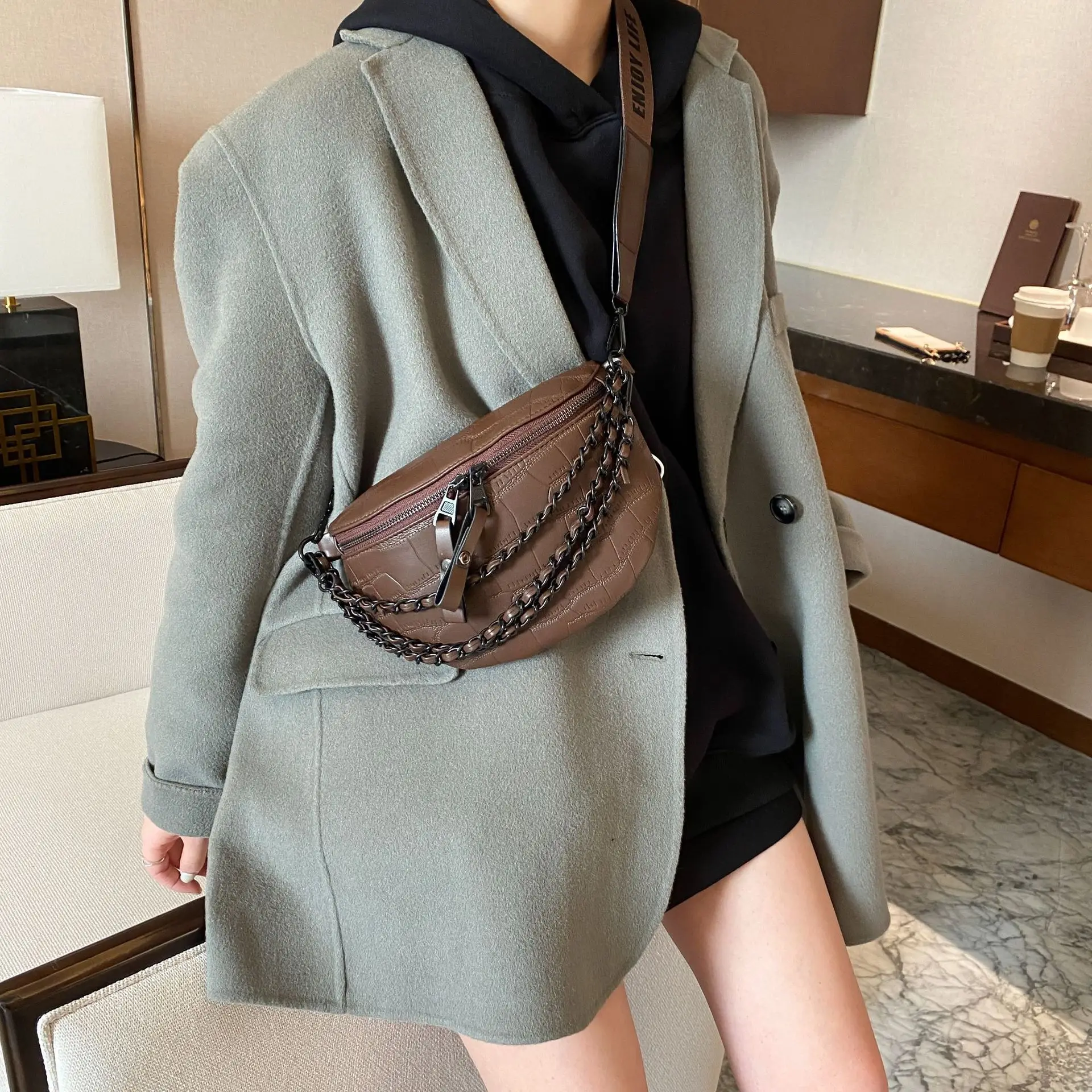 Women's Chain Crossbody Bag with Wide Strap 2023 - Image 3