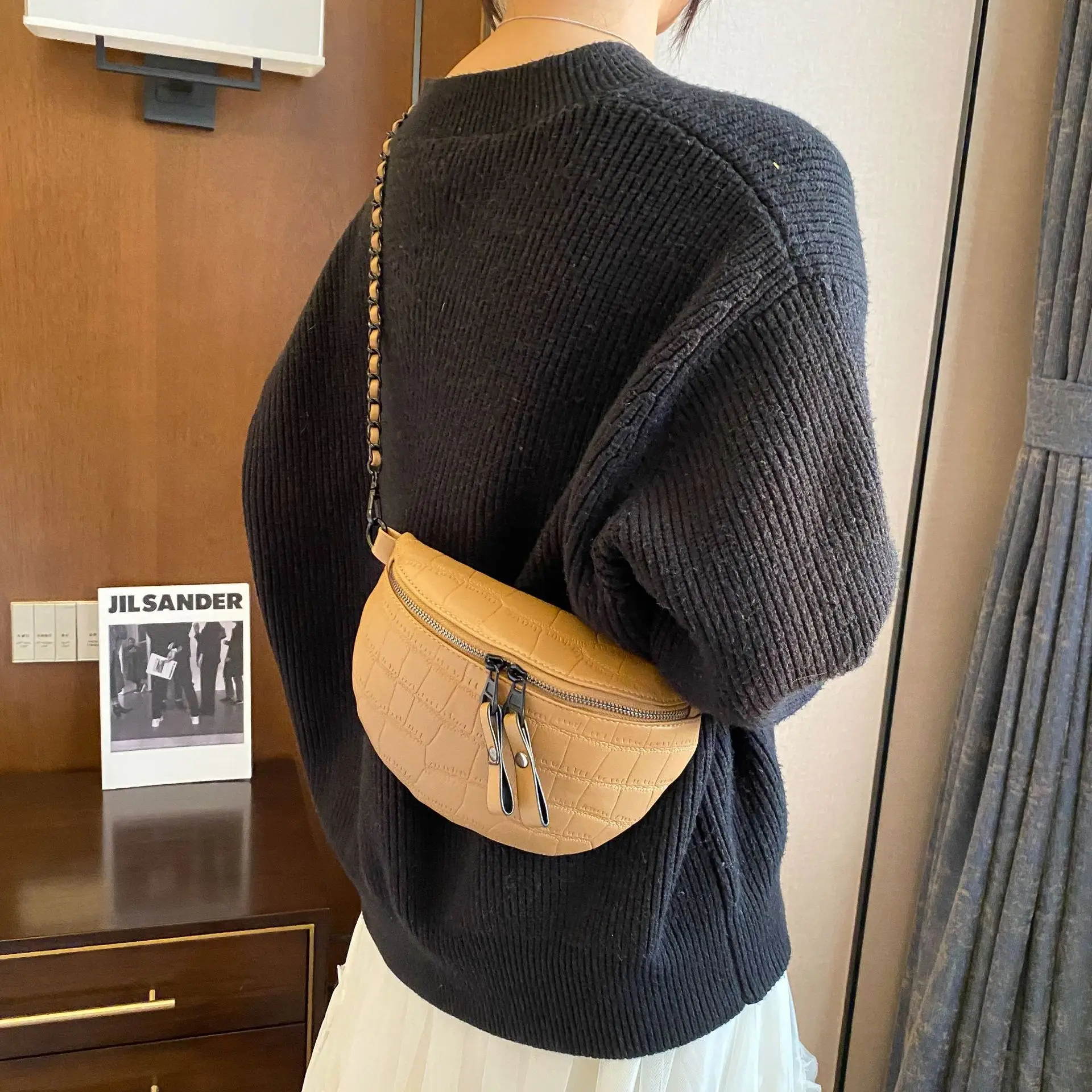 Women's Chain Crossbody Bag with Wide Strap 2023 - Image 4