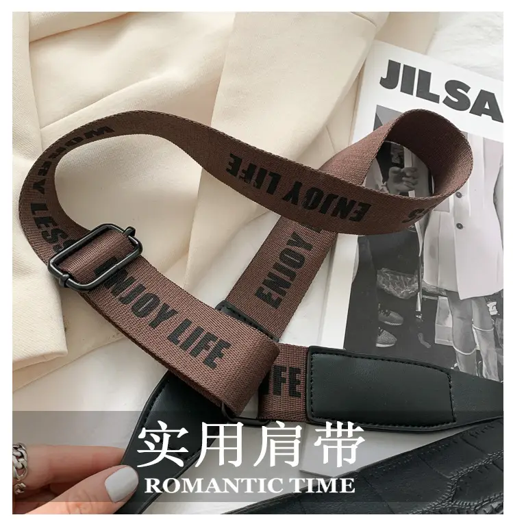 Women's Chain Crossbody Bag with Wide Strap 2023 — feature 2