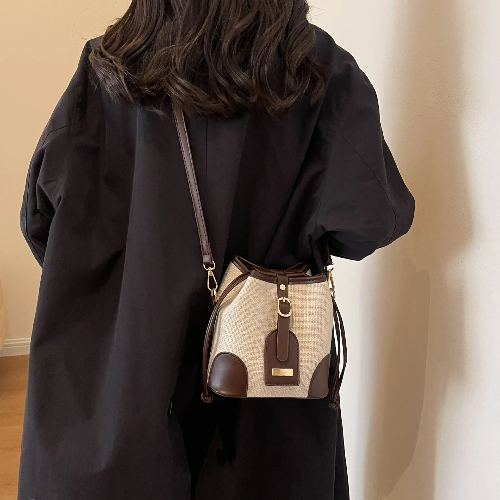 Women's Winter Canvas Shoulder Bag with Brown Accents - Image 3