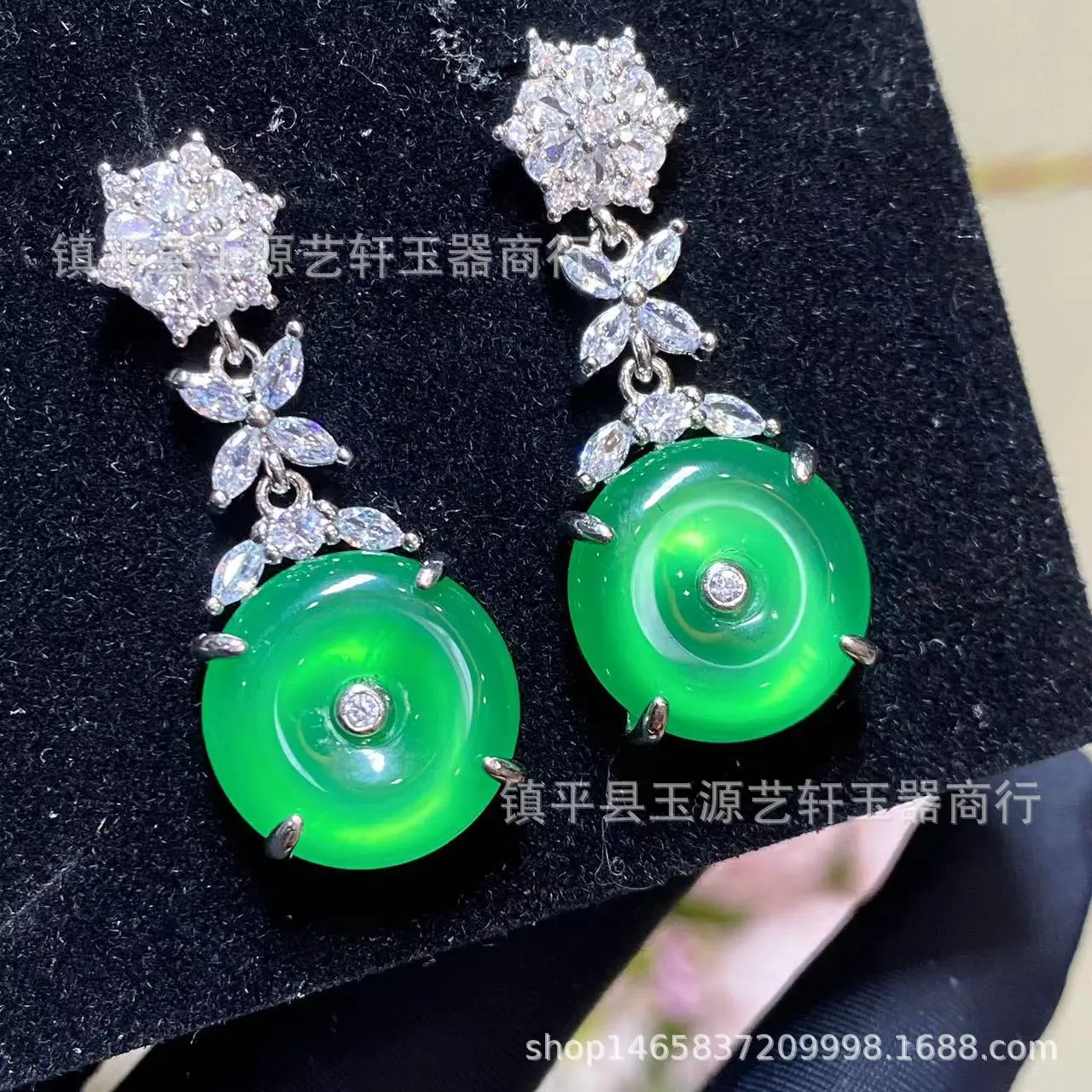 Wholesale Silver Plated Ice Green Chalcedony Safety Buckle Pendant — feature 13