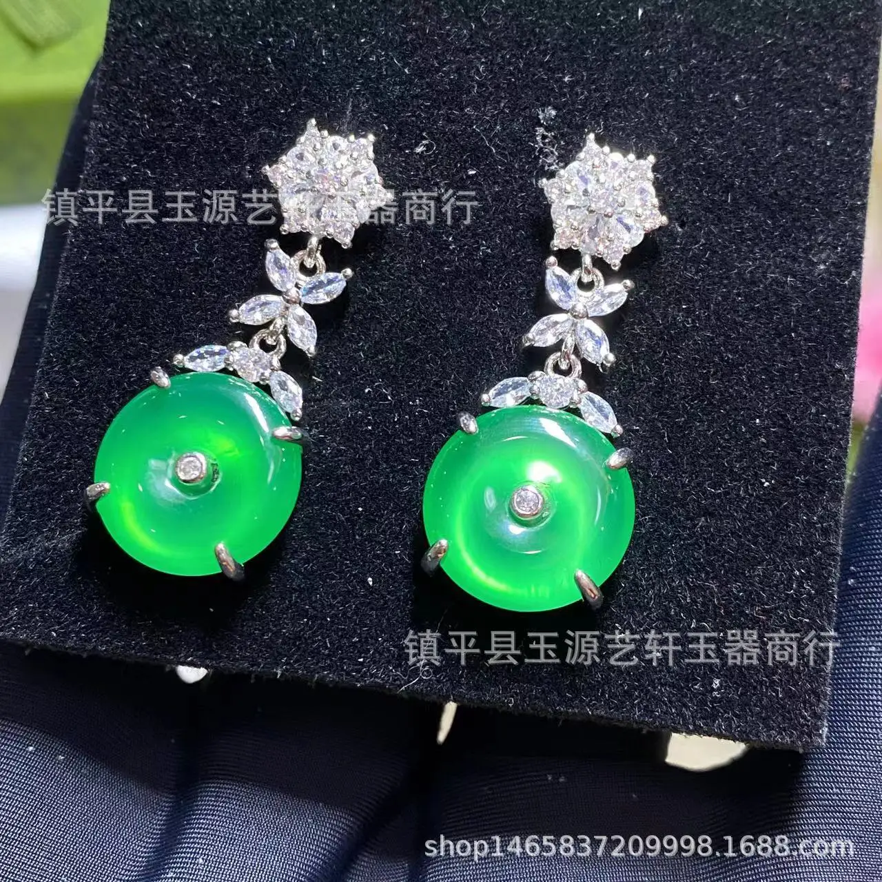 Wholesale Silver Plated Ice Green Chalcedony Safety Buckle Pendant — feature 8