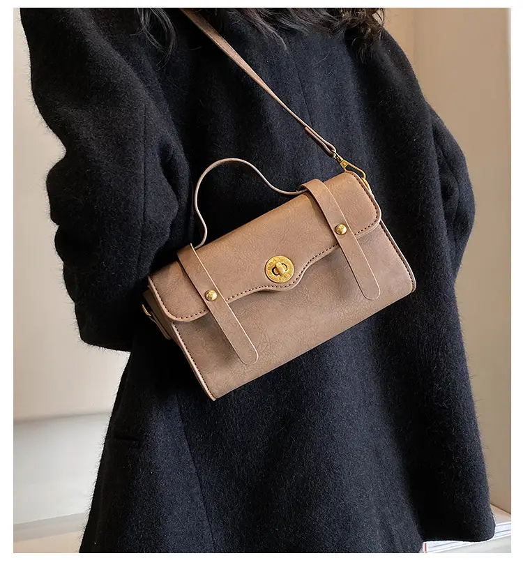 Women's Retro Messenger Bag Brown Shoulder Bag 2023 — feature 1