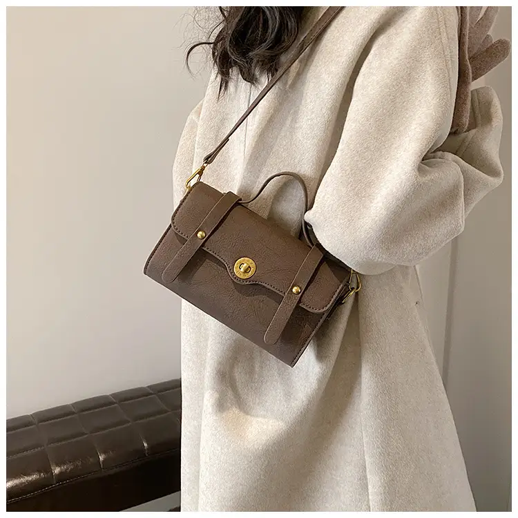 Women's Retro Messenger Bag Brown Shoulder Bag 2023 — feature 10