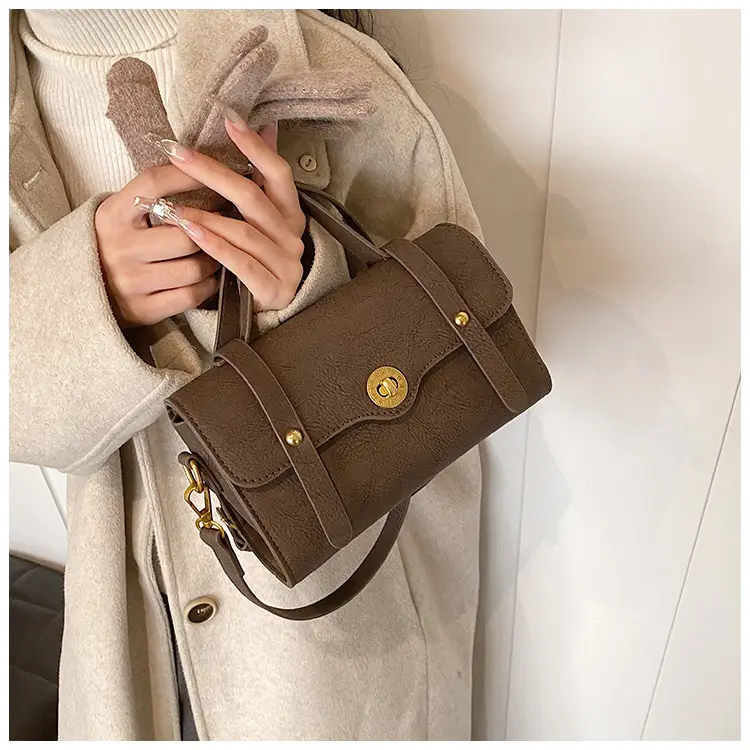 Women's Retro Messenger Bag Brown Shoulder Bag 2023 — feature 11