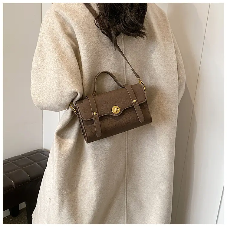 Women's Retro Messenger Bag Brown Shoulder Bag 2023 — feature 12