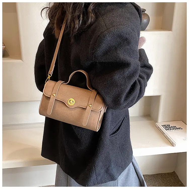 Women's Retro Messenger Bag Brown Shoulder Bag 2023 — feature 16