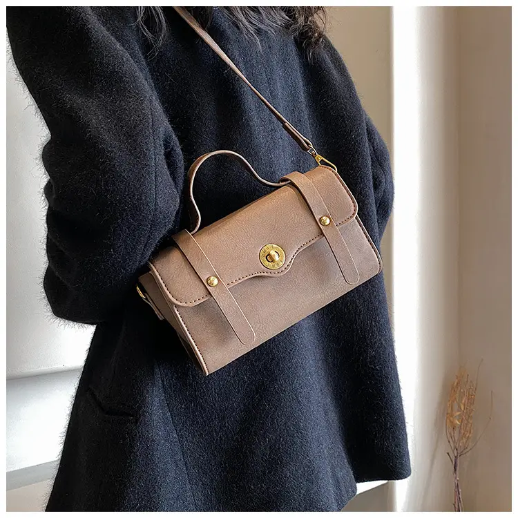 Women's Retro Messenger Bag Brown Shoulder Bag 2023 — feature 18