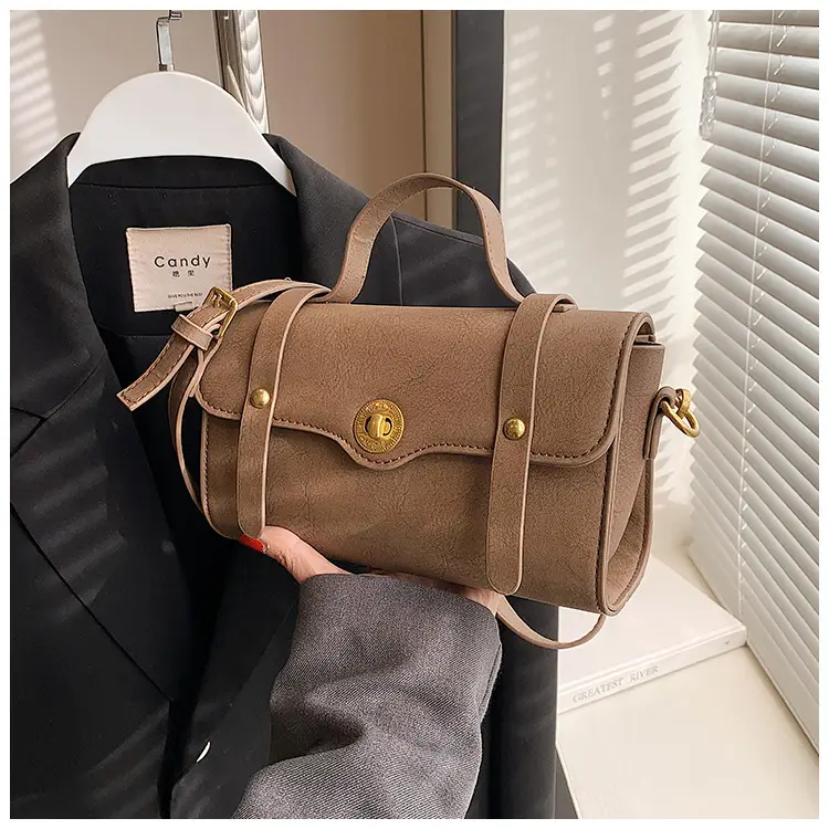 Women's Retro Messenger Bag Brown Shoulder Bag 2023 — feature 23