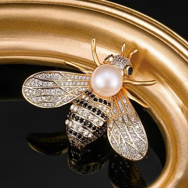 Bee Charm with Freshwater Pearl Gold Plated - Image 3