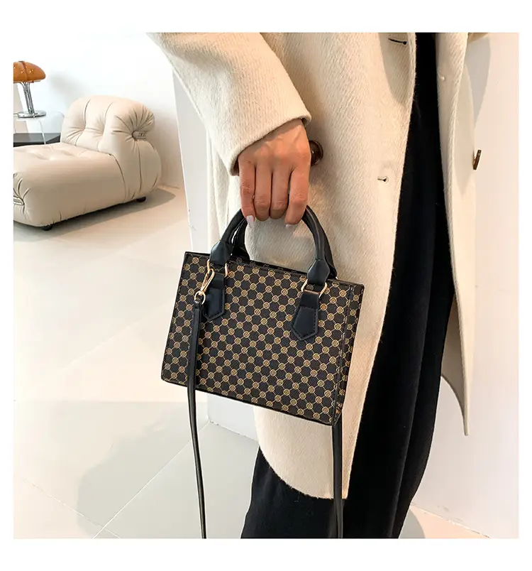 Women's Retro Contrast Crossbody Bag 2023 New Arrival — feature 17