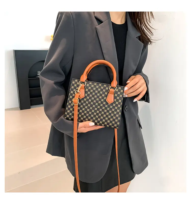 Women's Retro Contrast Crossbody Bag 2023 New Arrival — feature 22