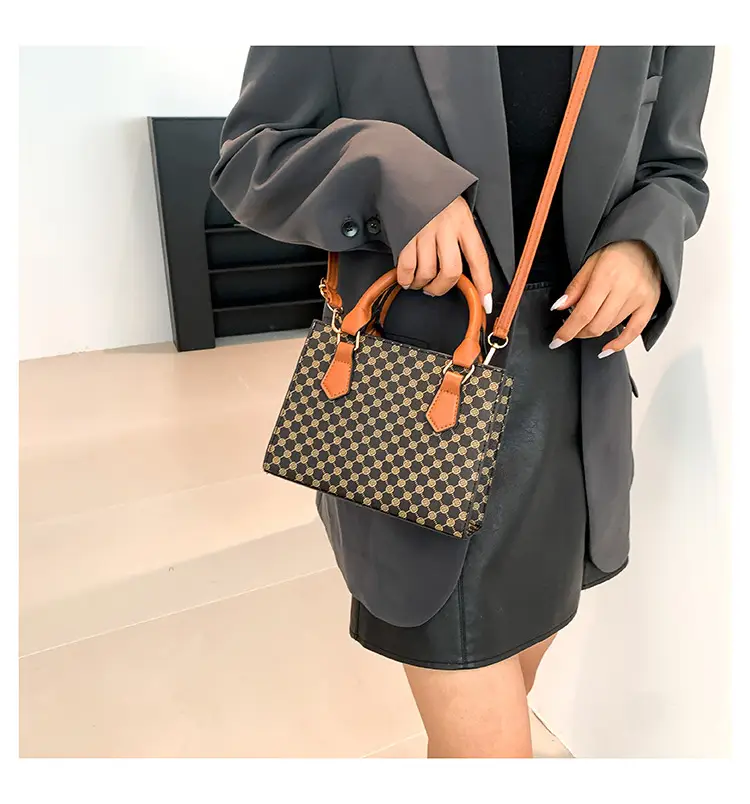 Women's Retro Contrast Crossbody Bag 2023 New Arrival — feature 24