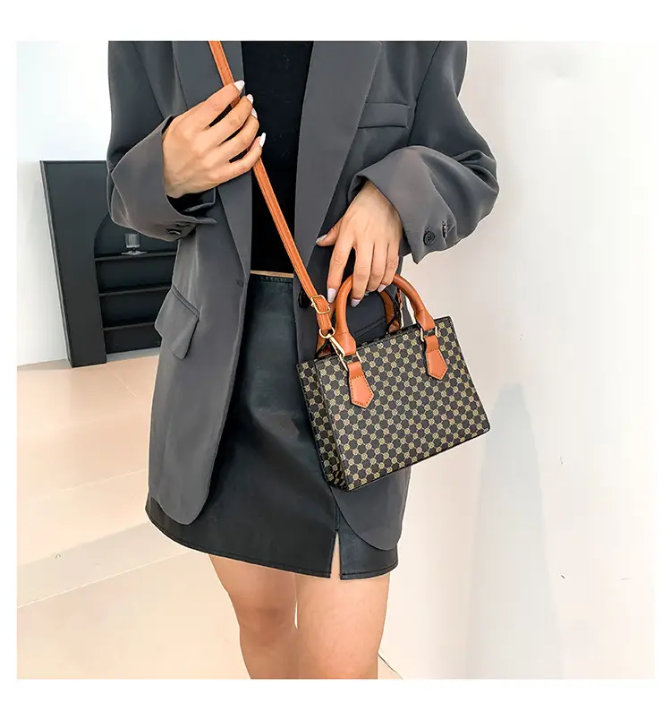Women's Retro Contrast Crossbody Bag 2023 New Arrival — feature 25