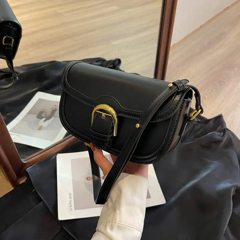 Brown Leather Crossbody Bag with Gold Clasp - Image 3