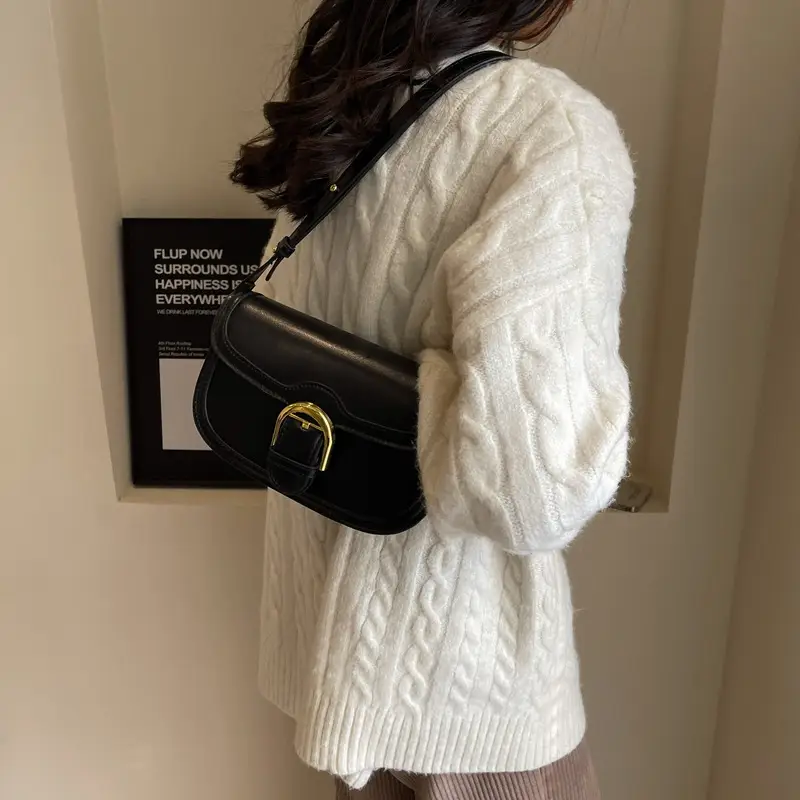 Brown Leather Crossbody Bag with Gold Clasp - Image 4