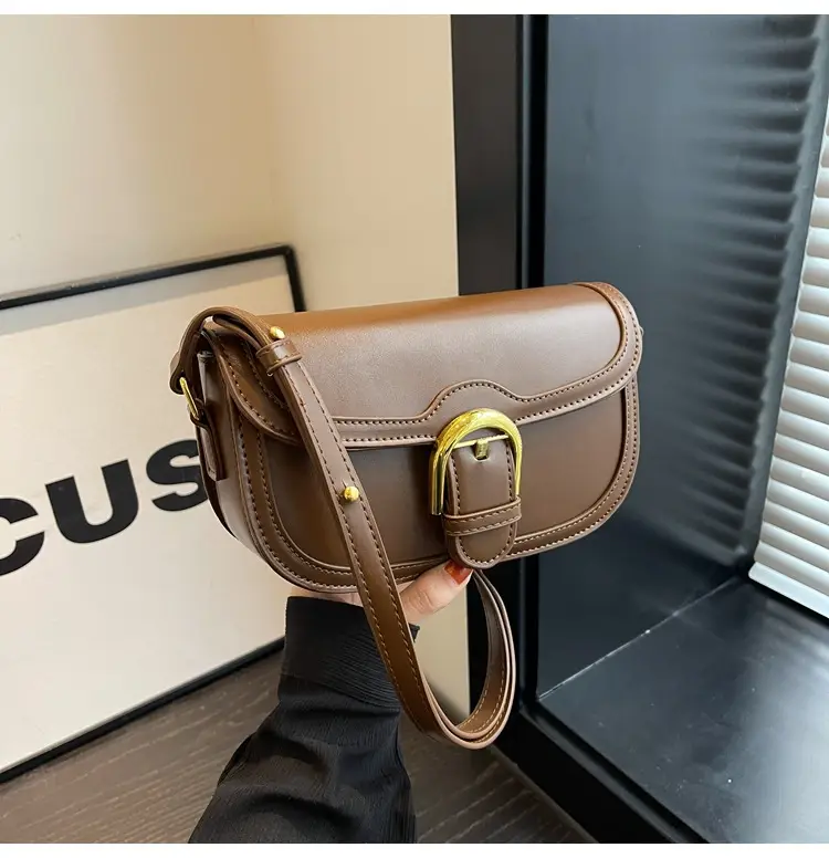 Brown Leather Crossbody Bag with Gold Clasp — feature 12