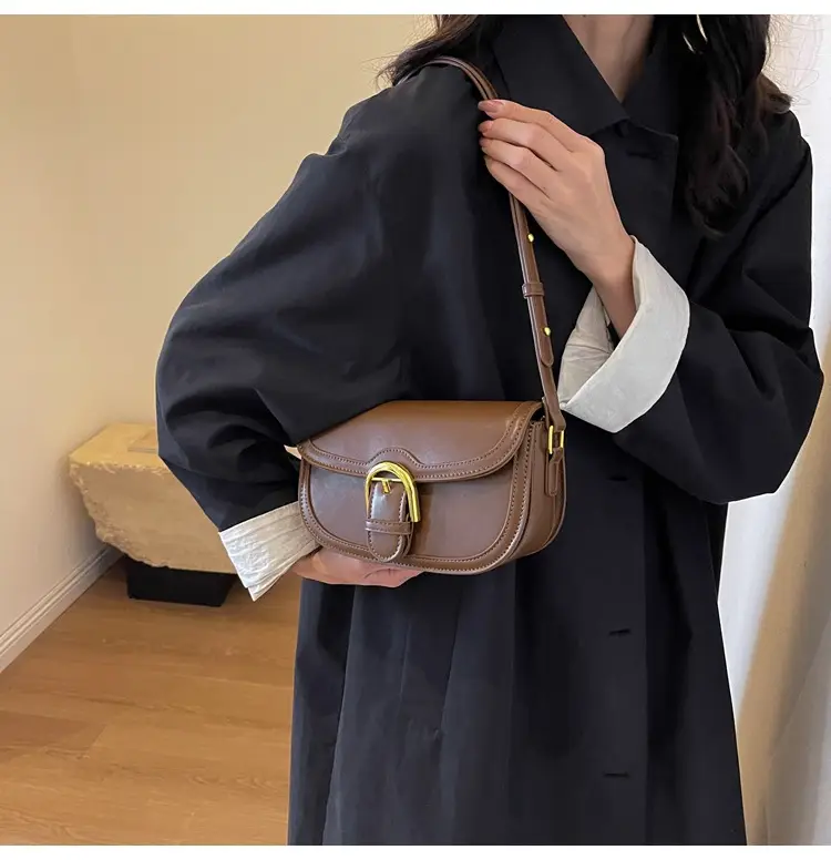 Brown Leather Crossbody Bag with Gold Clasp — feature 13