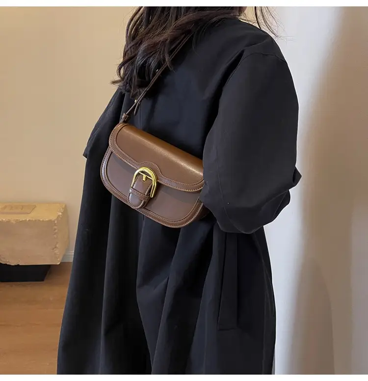Brown Leather Crossbody Bag with Gold Clasp — feature 14