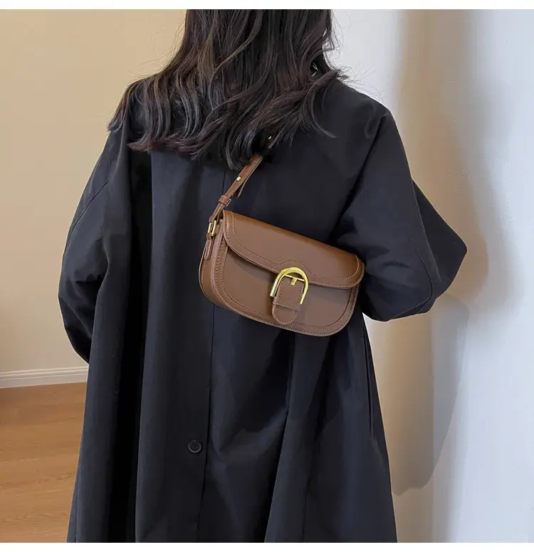 Brown Leather Crossbody Bag with Gold Clasp — feature 15