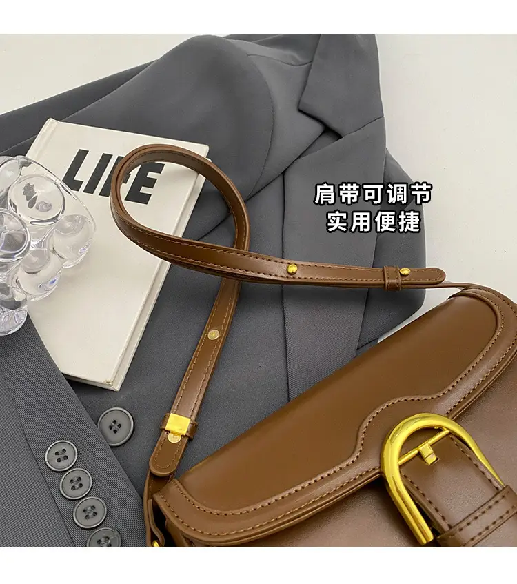 Brown Leather Crossbody Bag with Gold Clasp — feature 5