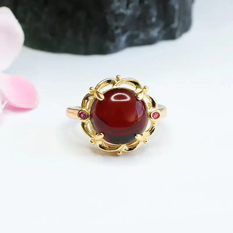 Guan Yu Natural Amber Claw Setting Ring — feature 7