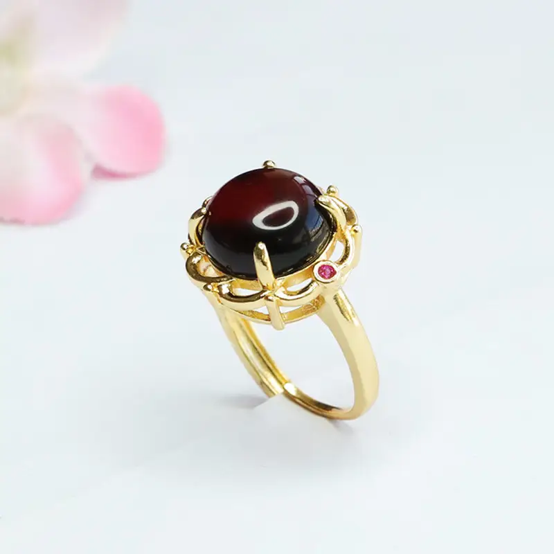 Guan Yu Natural Amber Claw Setting Ring — feature 9
