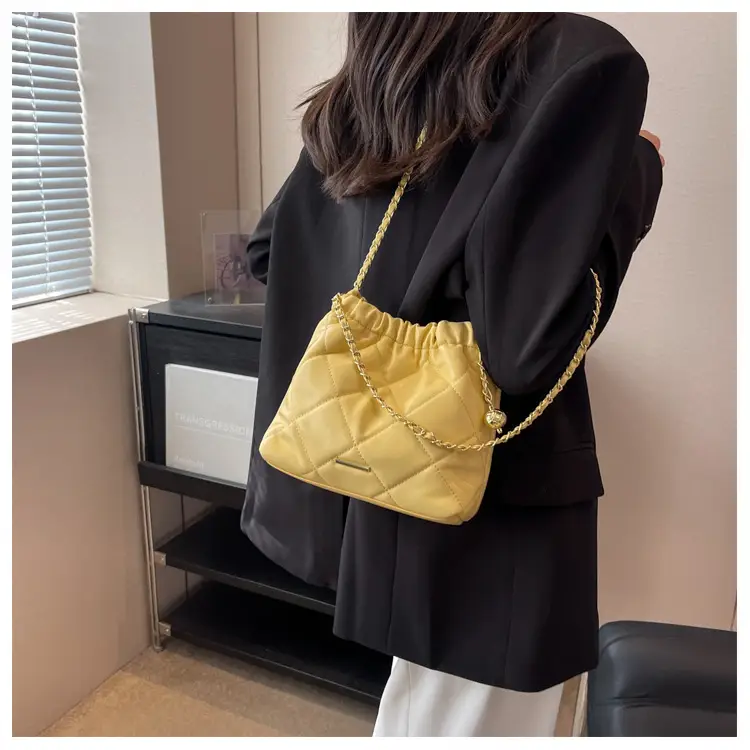 Women's Rhombus Chain Shoulder Bag Cream 2023 — feature 14