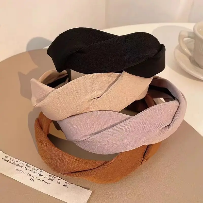Black Velvet Headband for Women Vintage Hairpin Decoration — feature 1