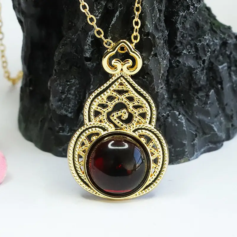 Guan Yu Natural Amber Pendant Blood Amber Gourd Necklace — feature 7